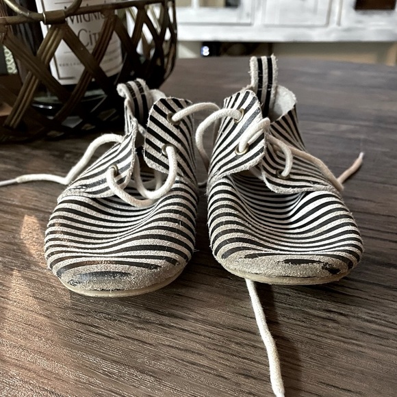 PIPER FINN oxfords hard sole shoes size 8 - Picture 3 of 4